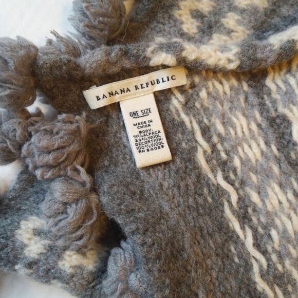 Banana Republic Alpaca Wool Pom Scarf - Picture 5 of 11